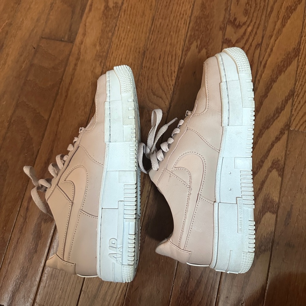 Nike Women's Air Force 1 in Light Pink - Picture 6 of 6